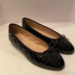 Chanel ballerina quilter patent leather flats